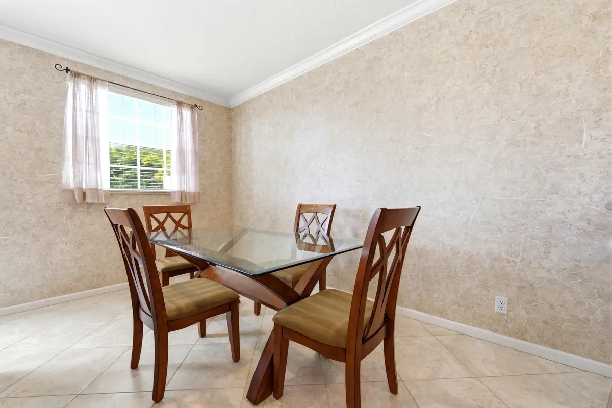 dining room at 556 Marbella Circle, North Palm Beach