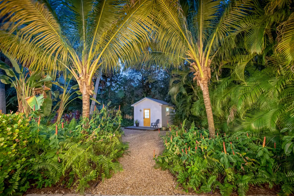 547 SW Riverview St, Stuart, FL 34994 - at 547 SW Riverview Street, Stuart