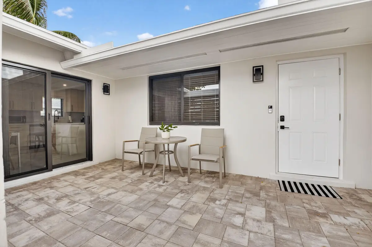 Front patio at 513 Lindell Boulevard, Delray Beach