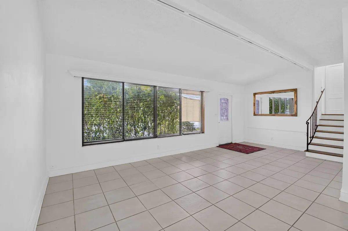 Living Room at 424 NW 12th Avenue, Boca Raton