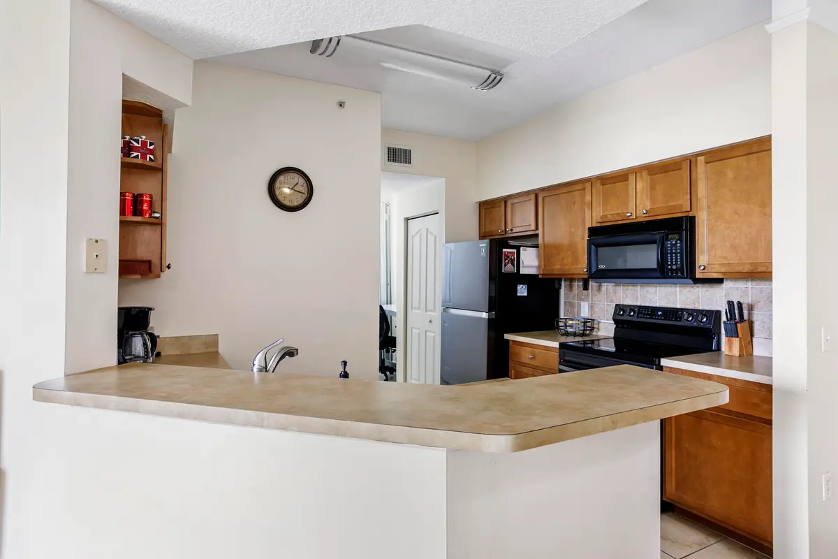 Kitchen pic 2 at 10208 Myrtlewood Circle, Palm Beach Gardens
