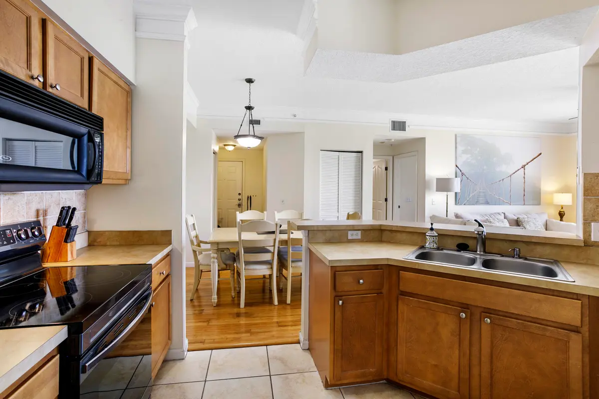 Kitchen pic 1 at 10208 Myrtlewood Circle, Palm Beach Gardens