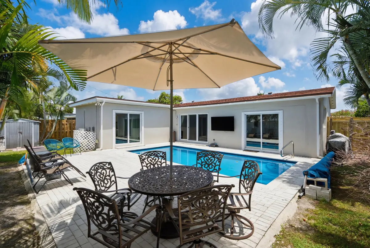 DSC09486_reedit_b1a0a2ec at 250 NE 57th Street, Oakland Park