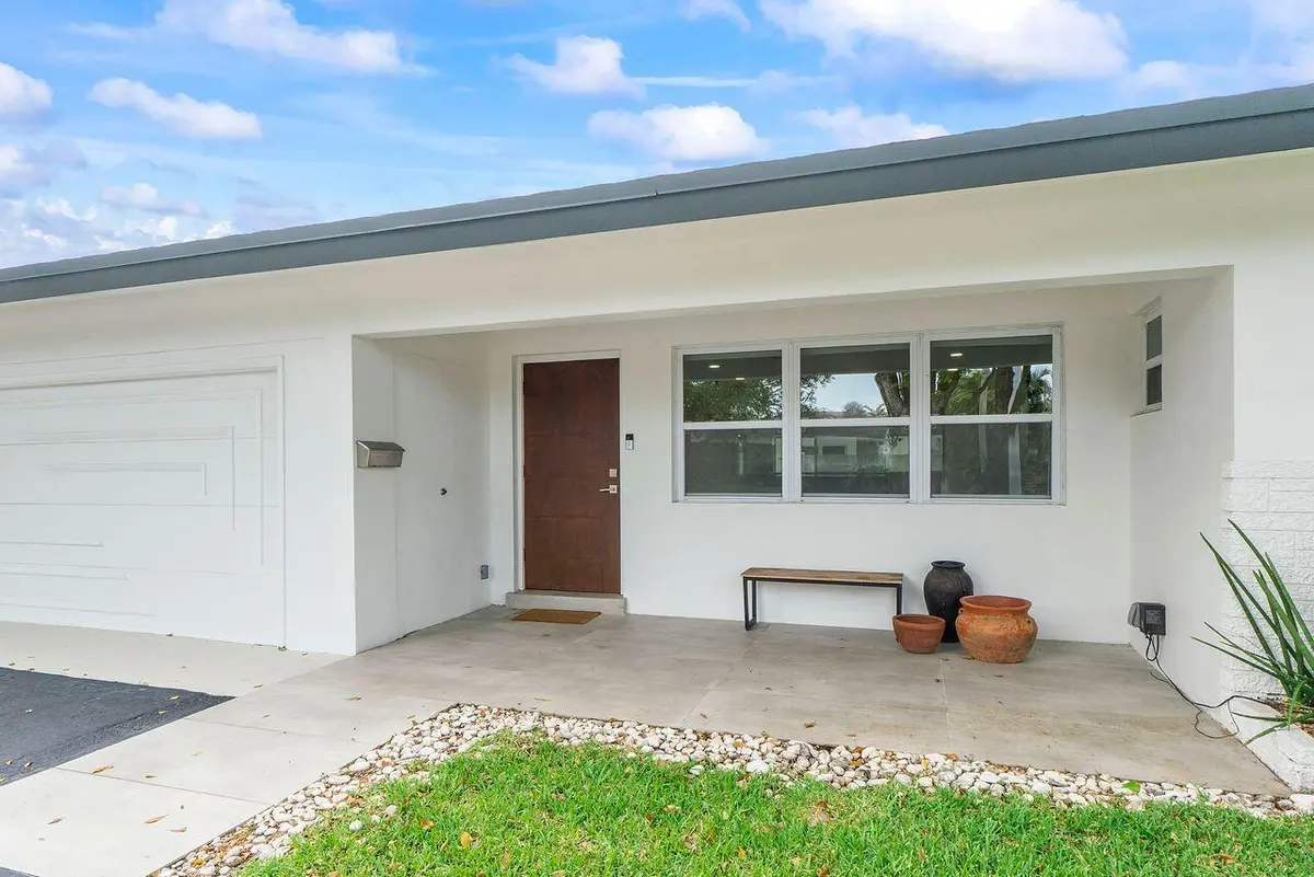 701 front #2 at 701 SE 5th Court, Pompano Beach
