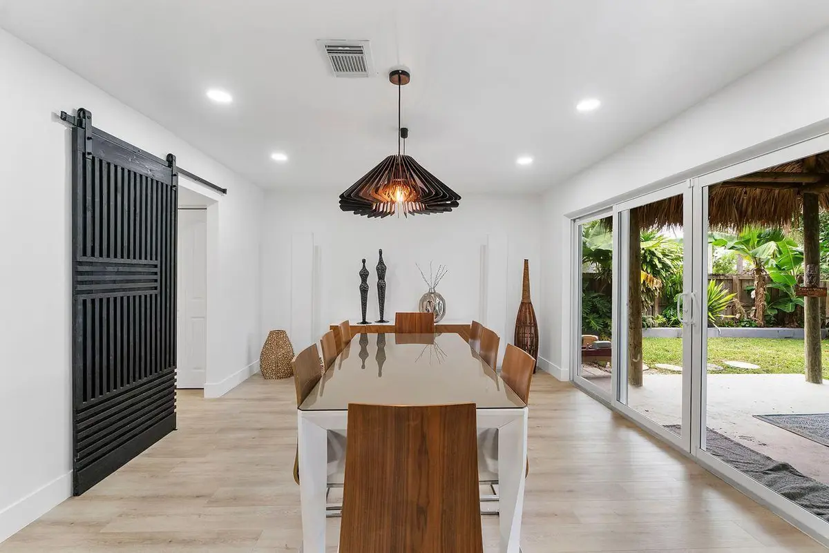 701 dining room at 701 SE 5th Court, Pompano Beach