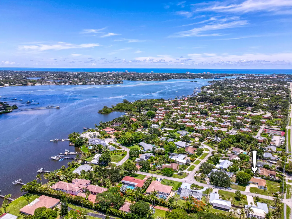 18020 Palm Point Dr at 18020 Palm Point Drive, Jupiter