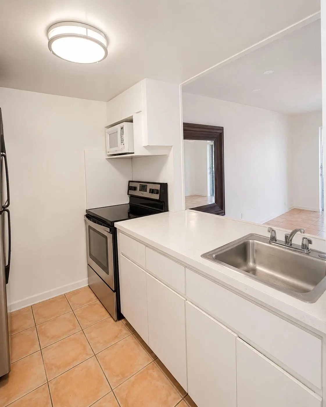 kitchen at 322 N Federal Highway 239, Deerfield Beach