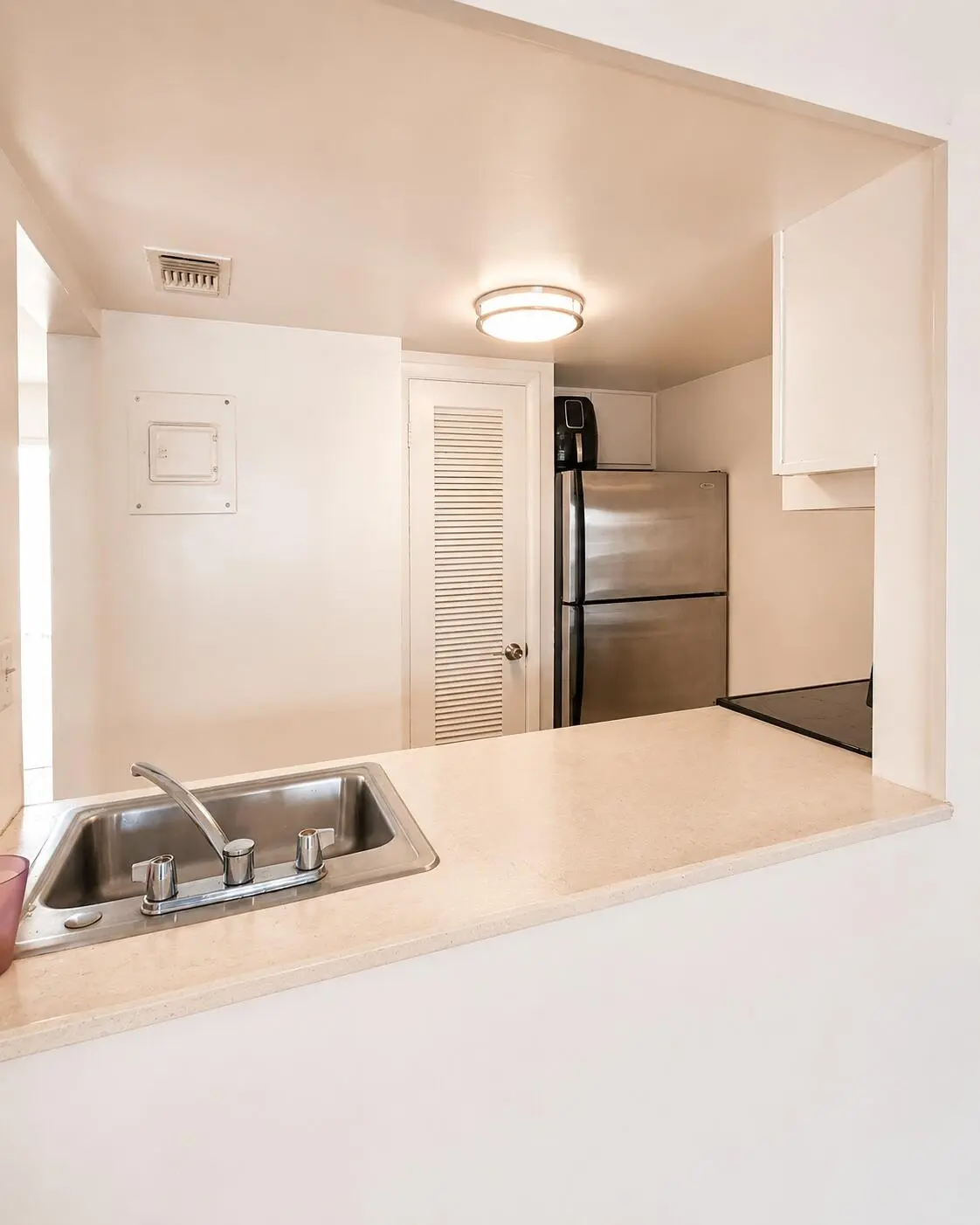 kitchen at 322 N Federal Highway 239, Deerfield Beach