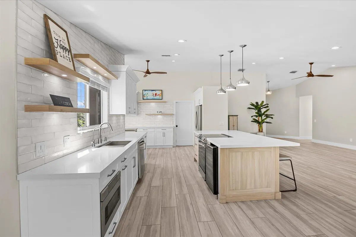 Kitchen at 160 NE Twylite Terrace, Port St. Lucie