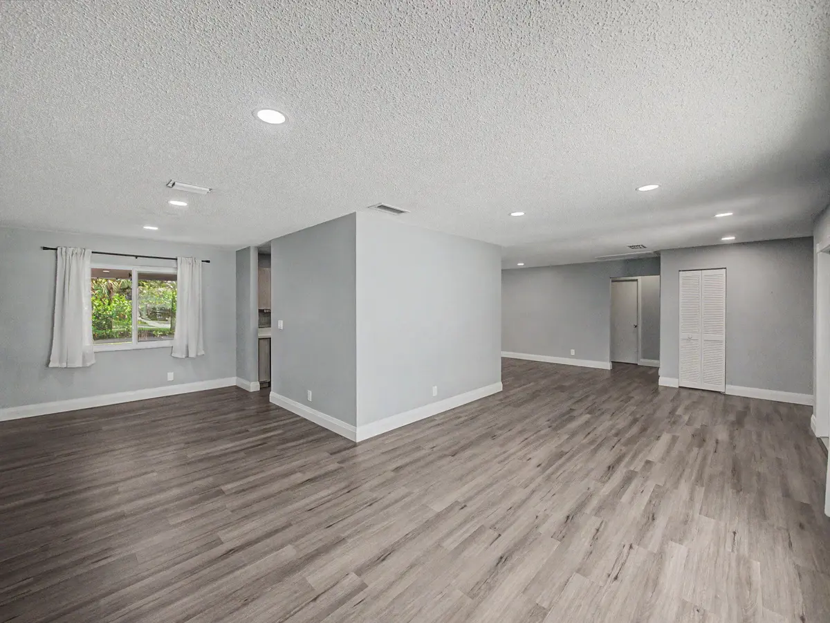 7-web-or-mls-009 at 126 Chapel Lane, Tequesta