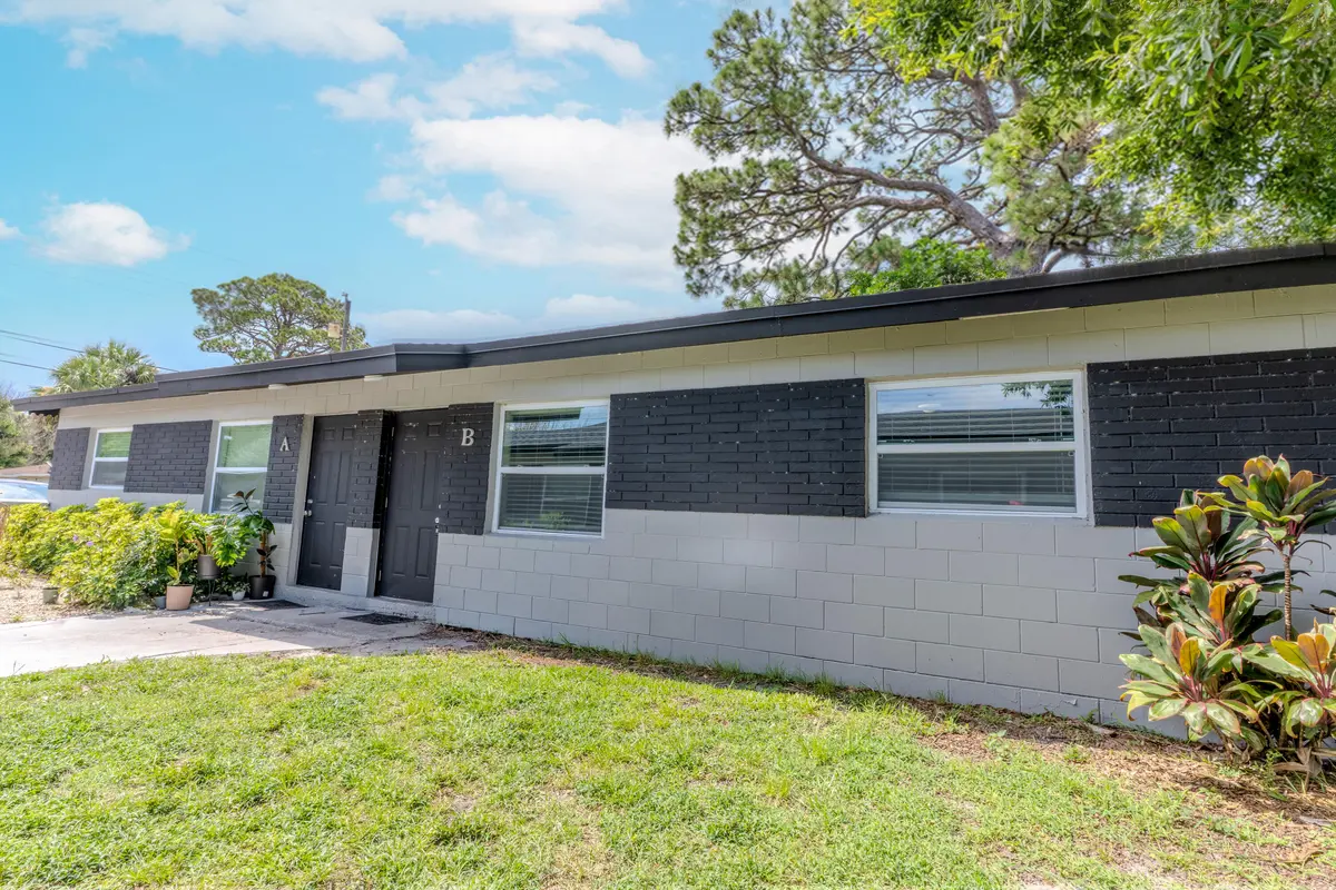 front of home at 711 N 23rd Street B, Fort Pierce