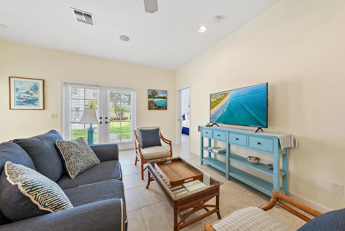 19043 SE Jupiter River Dr--10 at 19043 SE Jupiter River Drive Cottage, Jupiter