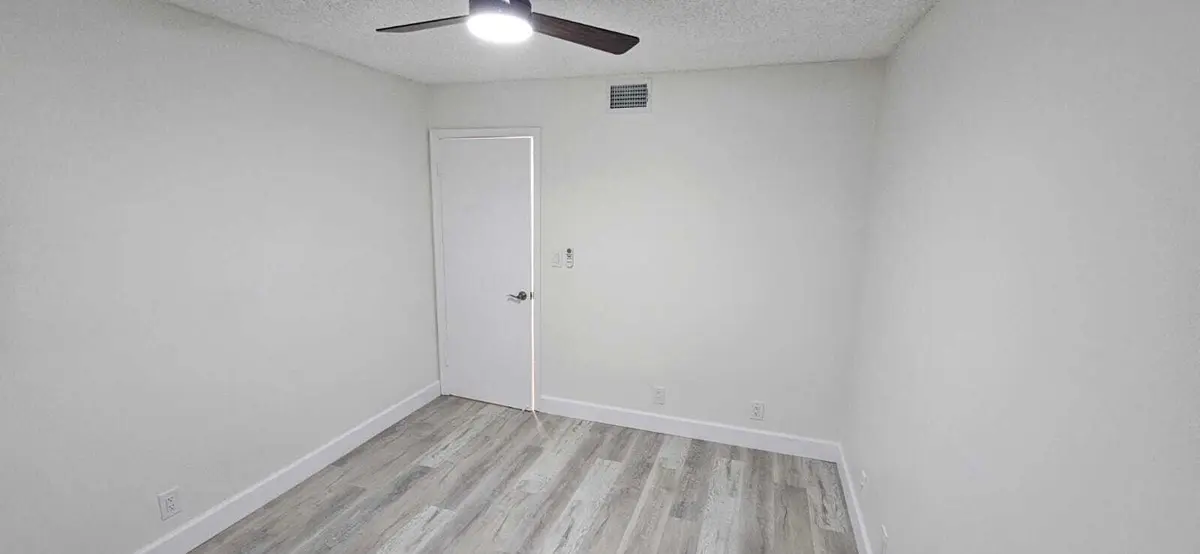 118 Lake Emerald Drive 107, Oakland Park, FL – photo 7