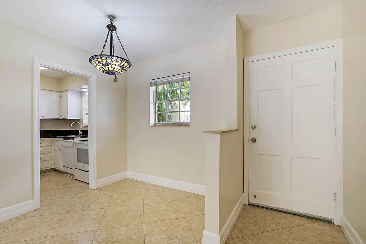 dining room at 148 Yacht Club Drive 10, North Palm Beach