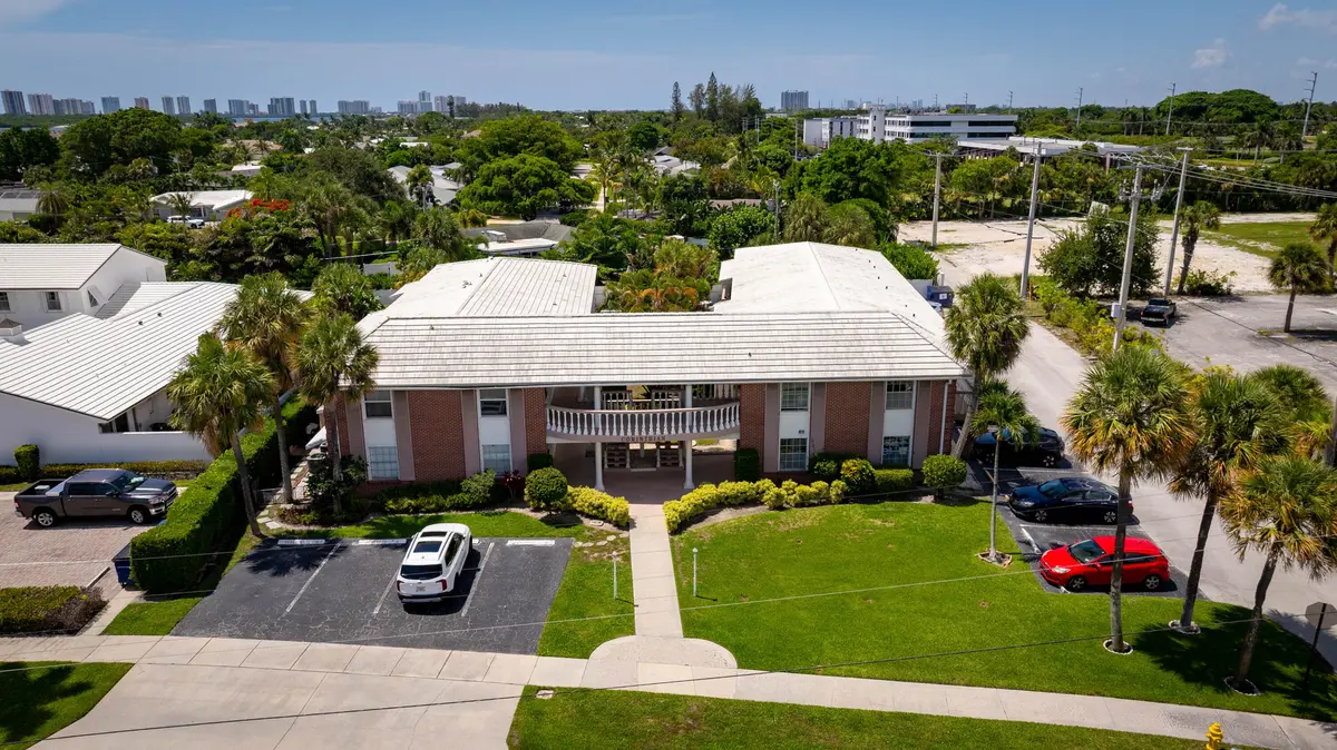 Aerial South at 148 Yacht Club Drive 10, North Palm Beach