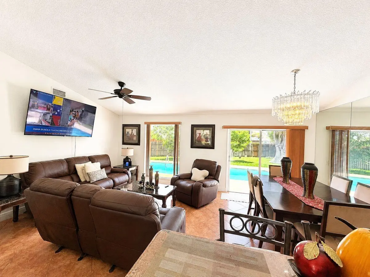 WhatsApp Image 2026-06-29 at 18.02.39 (2 at 5202 El Claro Circle, West Palm Beach
