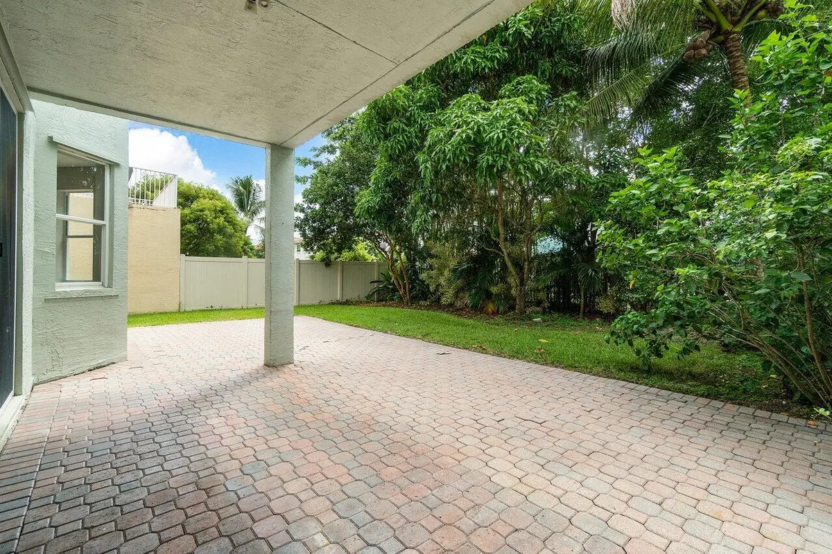 Covered Patio at 9070 Dupont Place, Wellington