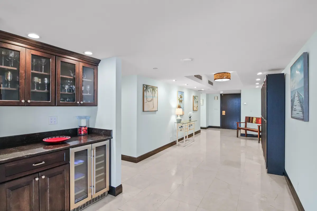 ****458 Lobby & Hallway Bar at 100 Lakeshore Drive 458, North Palm Beach
