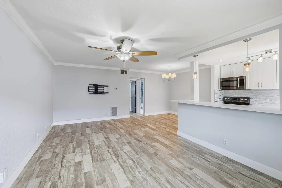 Entrance at 2110 NE 42nd Street 2b, Lighthouse Point