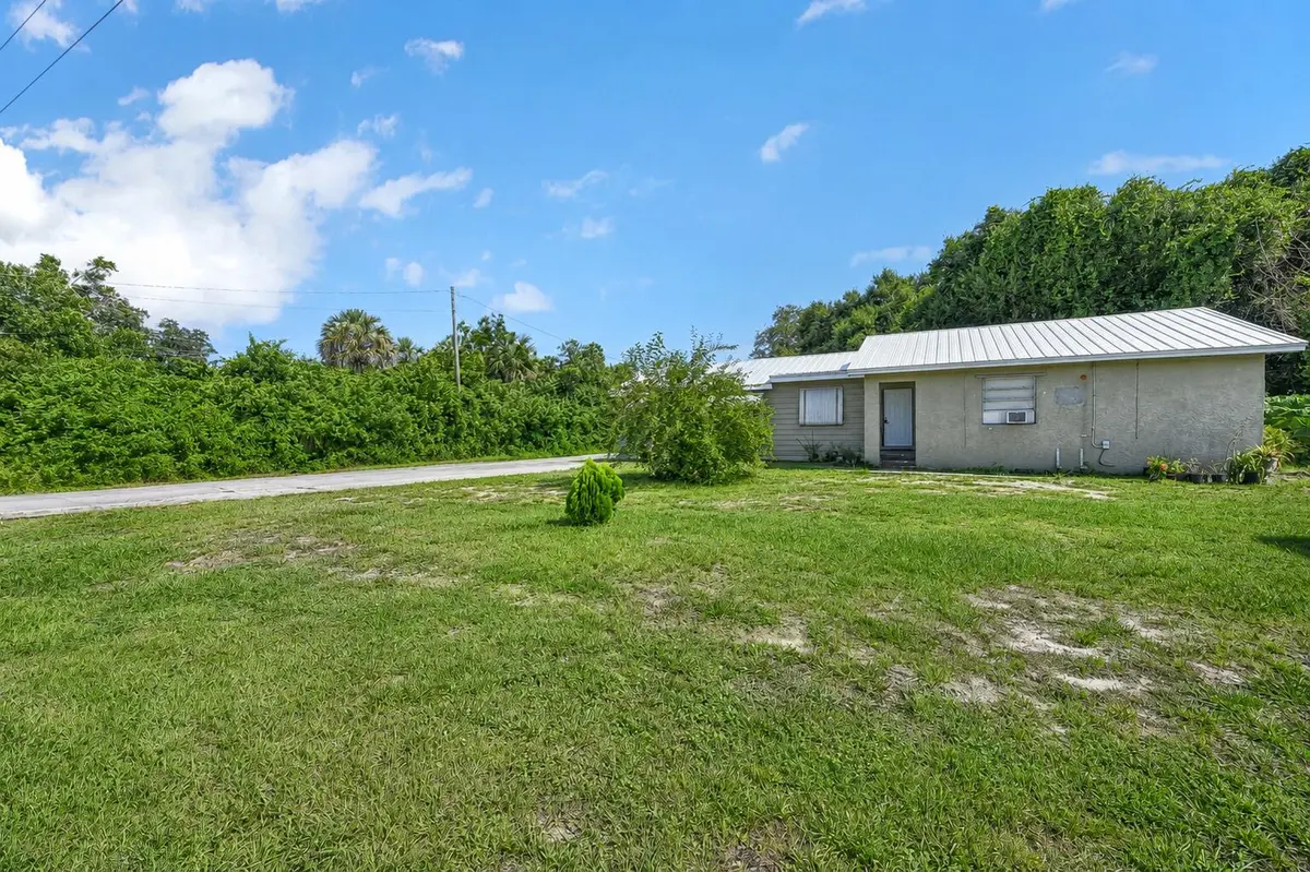 front of house at 4232 Edwards Road, Fort Pierce