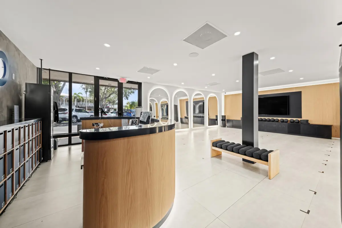 v3-18 at 3000 N Federal Highway, Fort Lauderdale