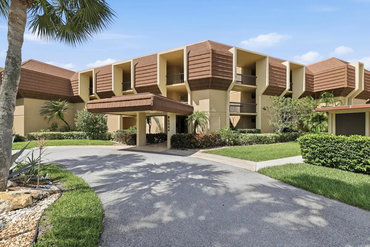 Entrance at 5344 Woodland Lakes Drive 223, Palm Beach Gardens