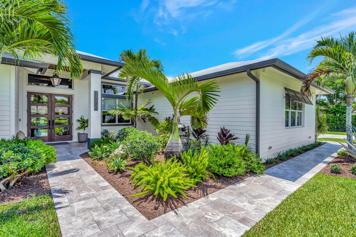 Front Entrance at 14500 68th Drive, Palm Beach Gardens