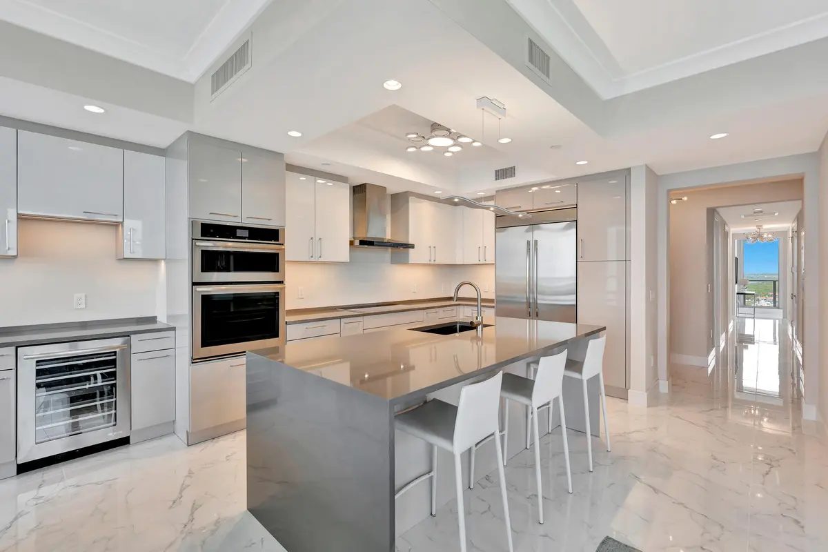Quartz Counters at 1 Water Club Way 1701, North Palm Beach