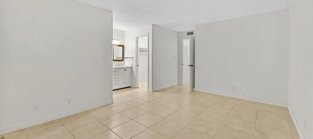 10821 N Military Trail Apt 19, Palm Beach Gardens, FL – photo 8