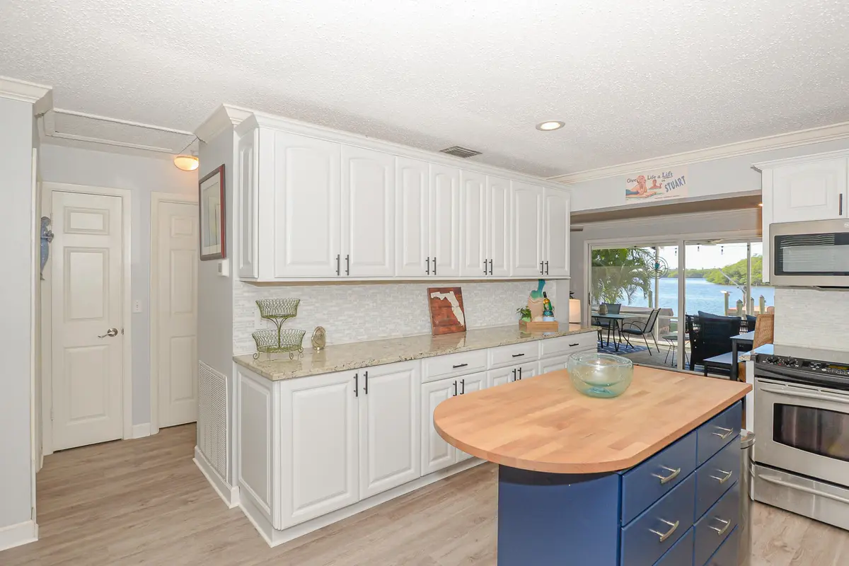LR-6986 at 110 SW Hideaway Place, Stuart