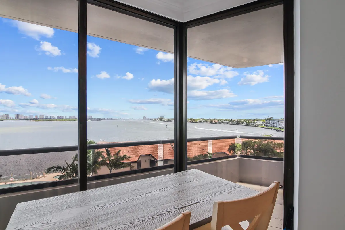 ****Breakfast Nook at 100 Lakeshore Drive 458, North Palm Beach