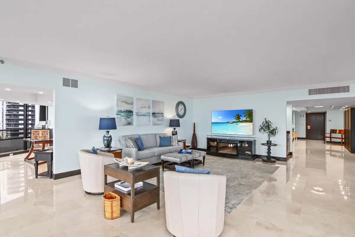 ^458 LR facing entry at 100 Lakeshore Drive 458, North Palm Beach