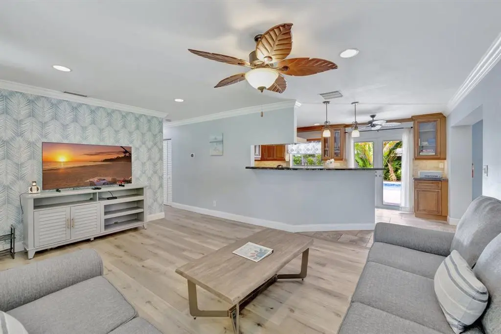 p5 at 925 NE 25th Avenue, Pompano Beach