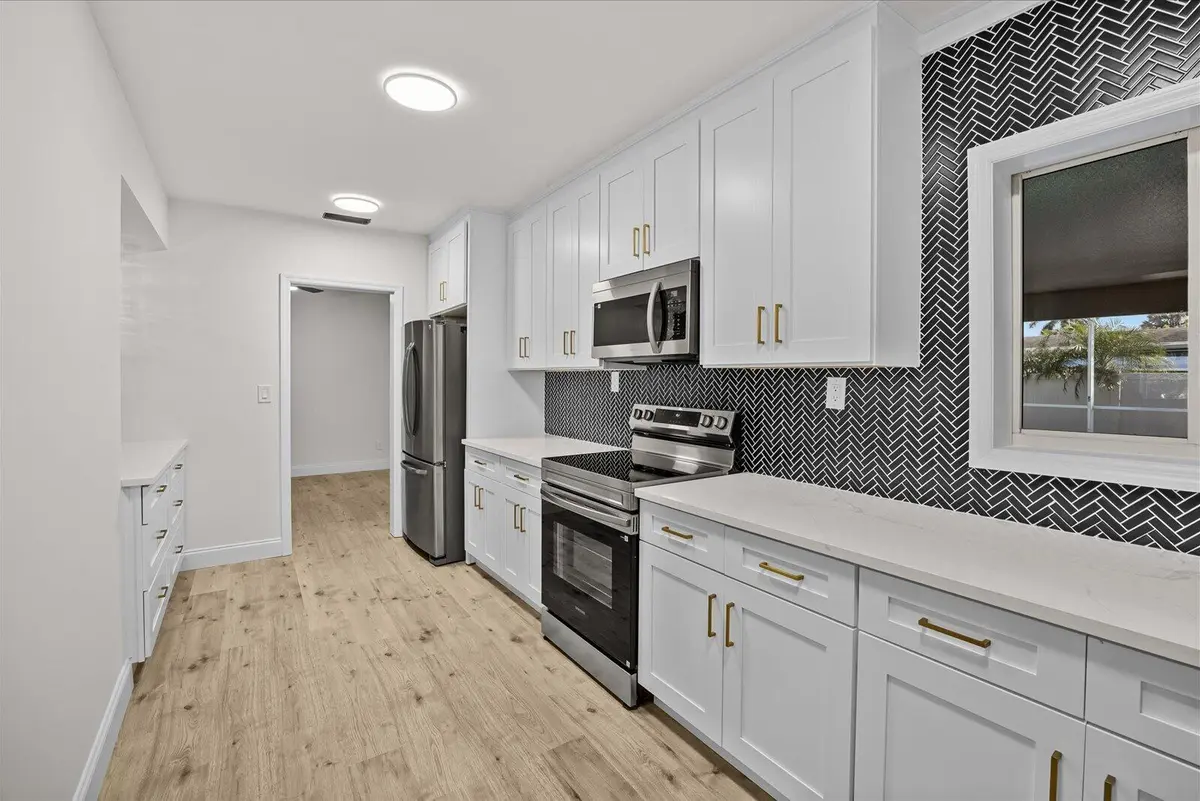 13-800 in-9 at 800 SE 13th Court, Deerfield Beach