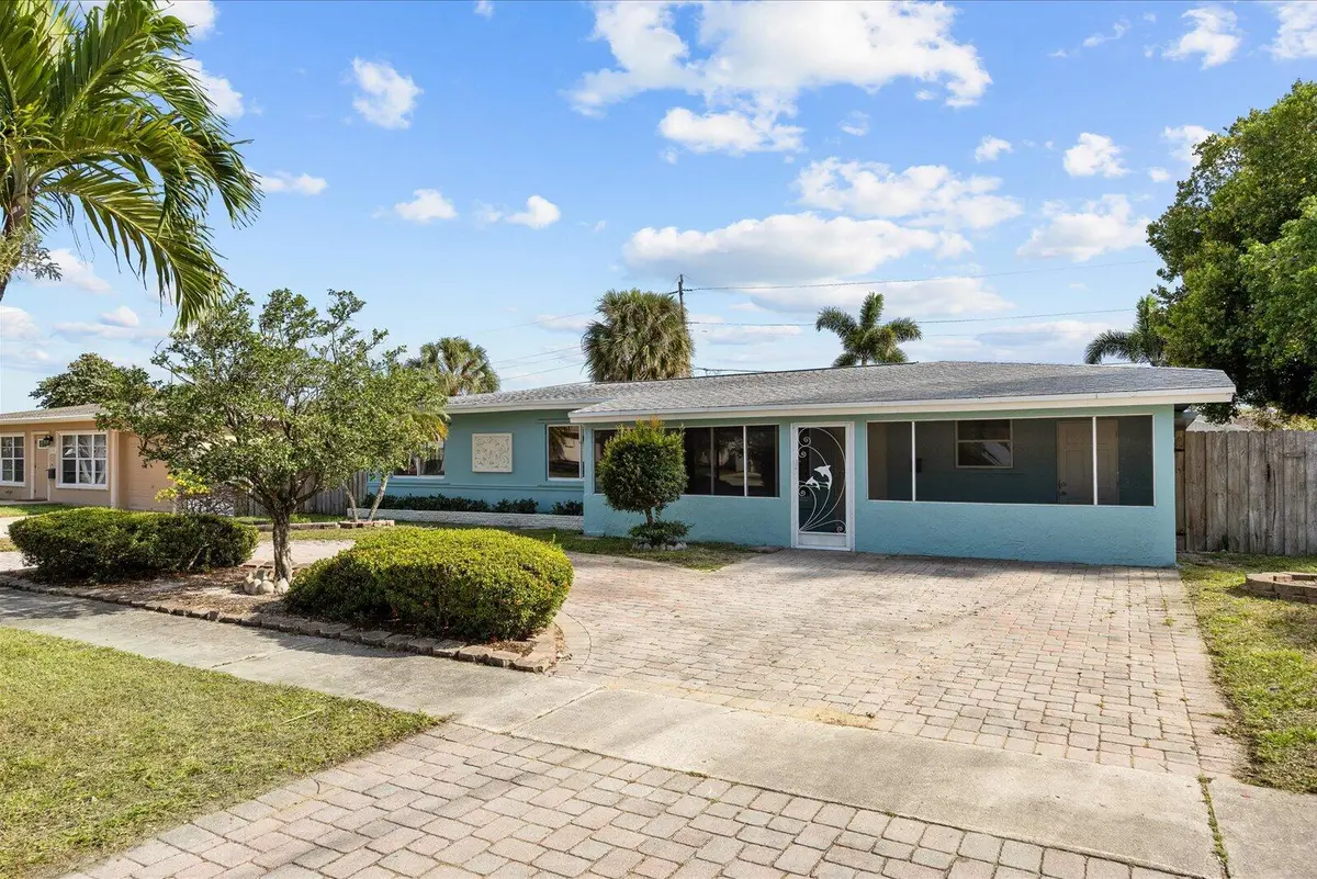 01-800 in-35 at 800 SE 13th Court, Deerfield Beach