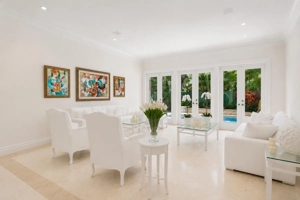 living room angle at 286 Jamaica Lane, Palm Beach