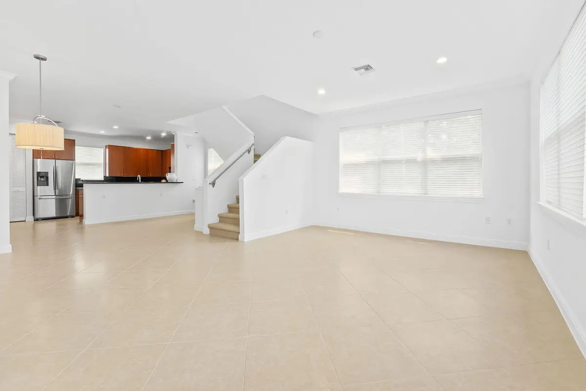 34-web-or-mls-DSC01408 at 725 SW 4th Avenue, Fort Lauderdale