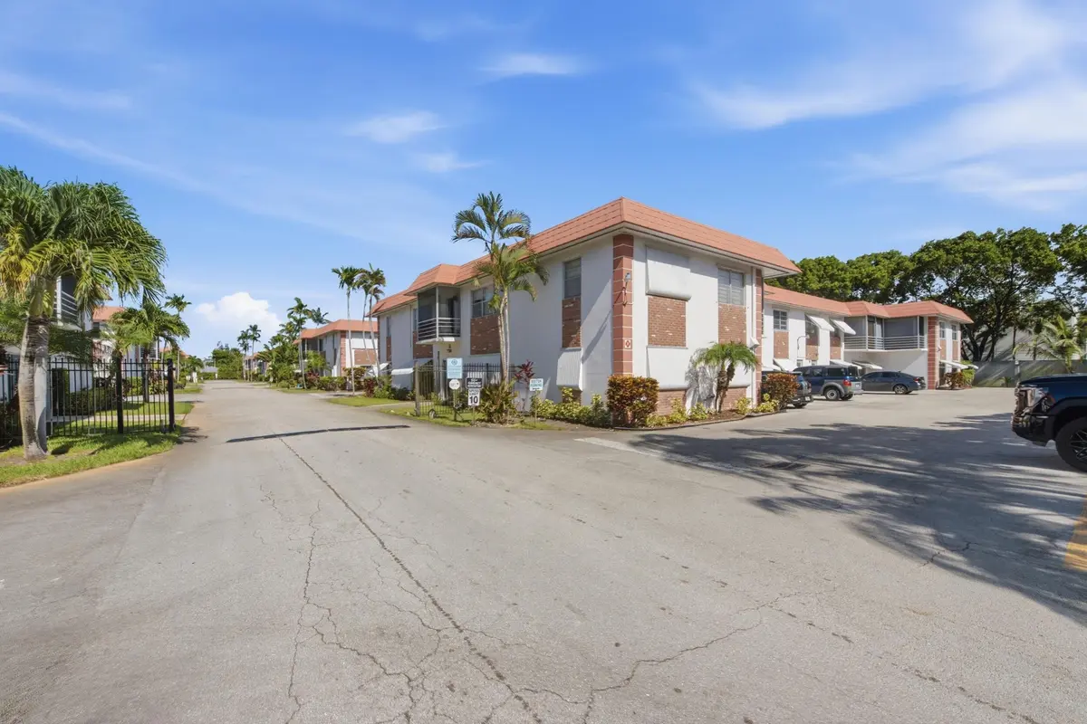 4__dsc8407 at 3550 NW 8th Avenue 812, Pompano Beach