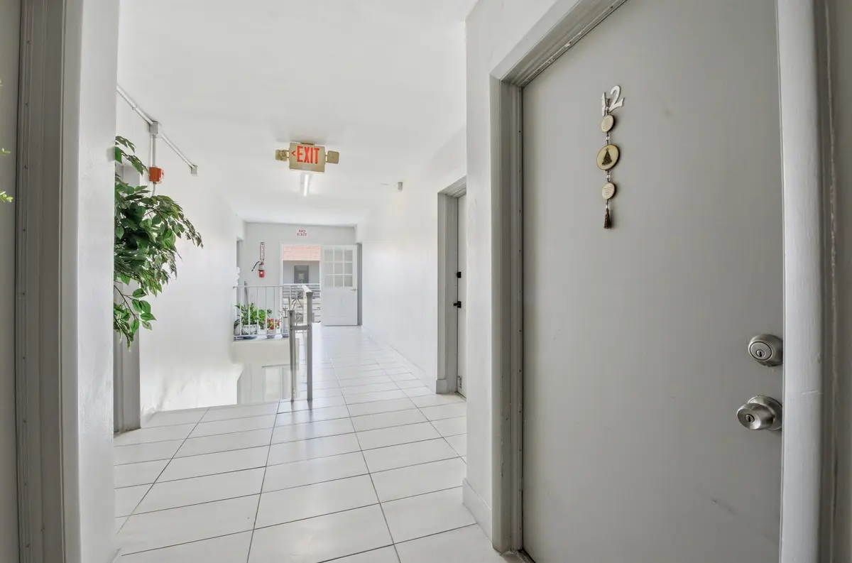 8__dsc8382 at 3550 NW 8th Avenue 812, Pompano Beach
