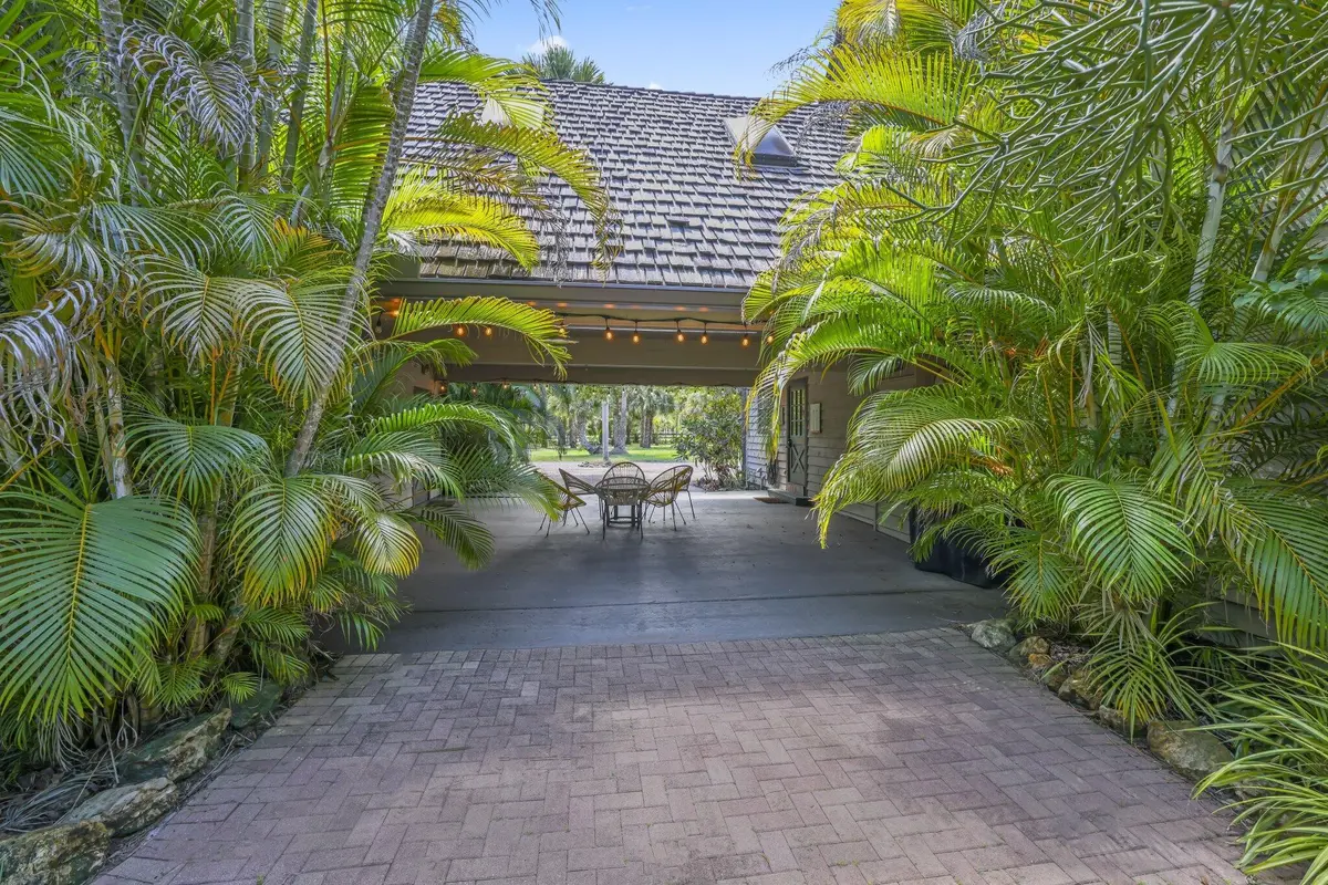 Breezeway at 790 E Rambling Drive, Wellington