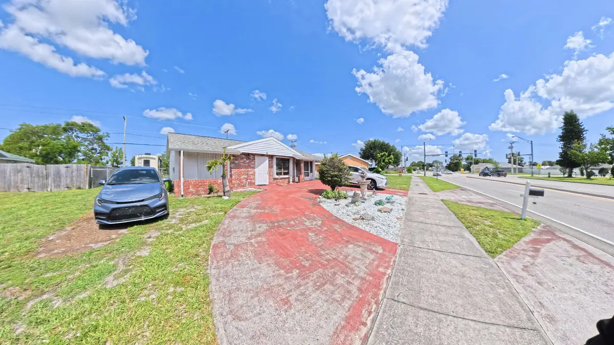 Front at 372 NW Airoso Boulevard, Port St. Lucie
