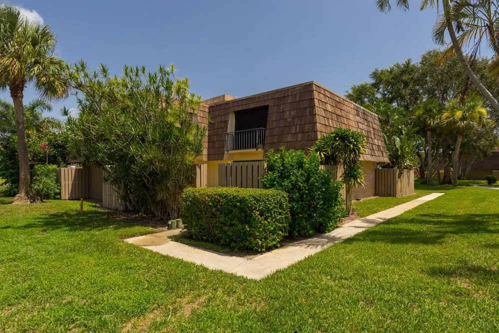 Front at 818 8th Court, Palm Beach Gardens