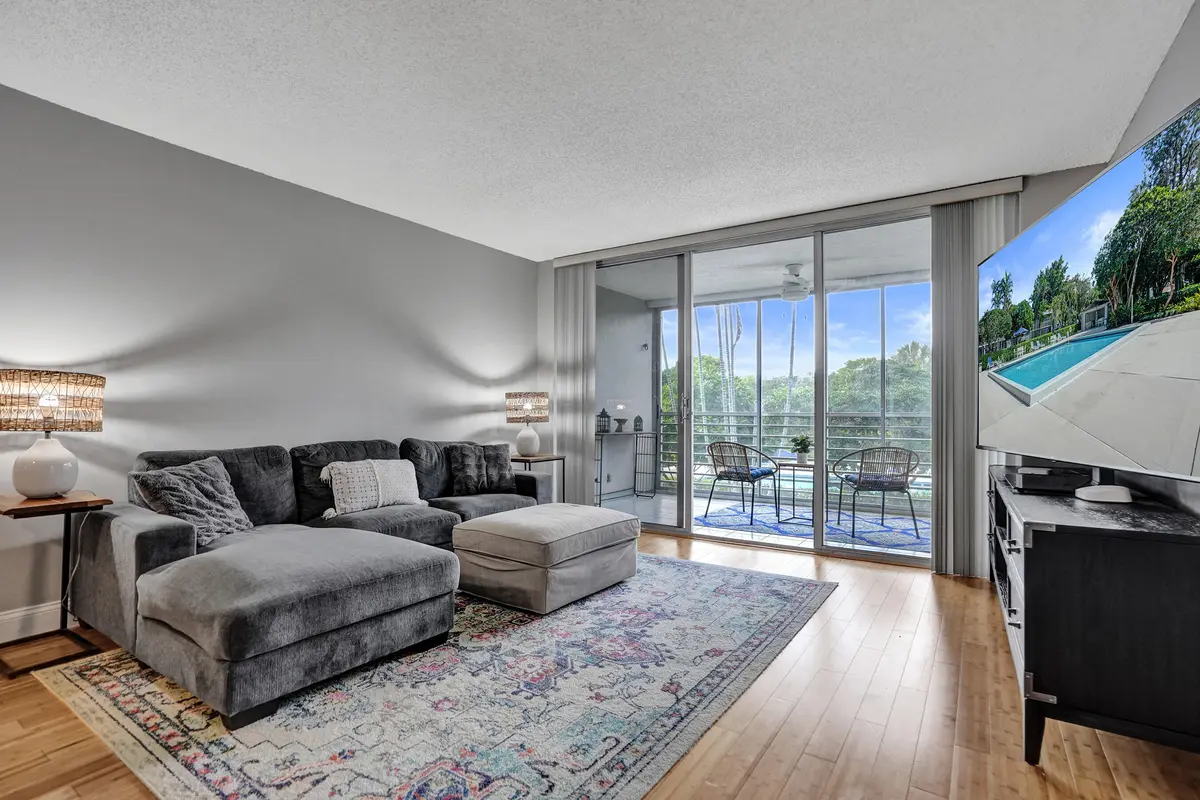 DSC01036 at 4200 Oaks Terrace 203, Pompano Beach