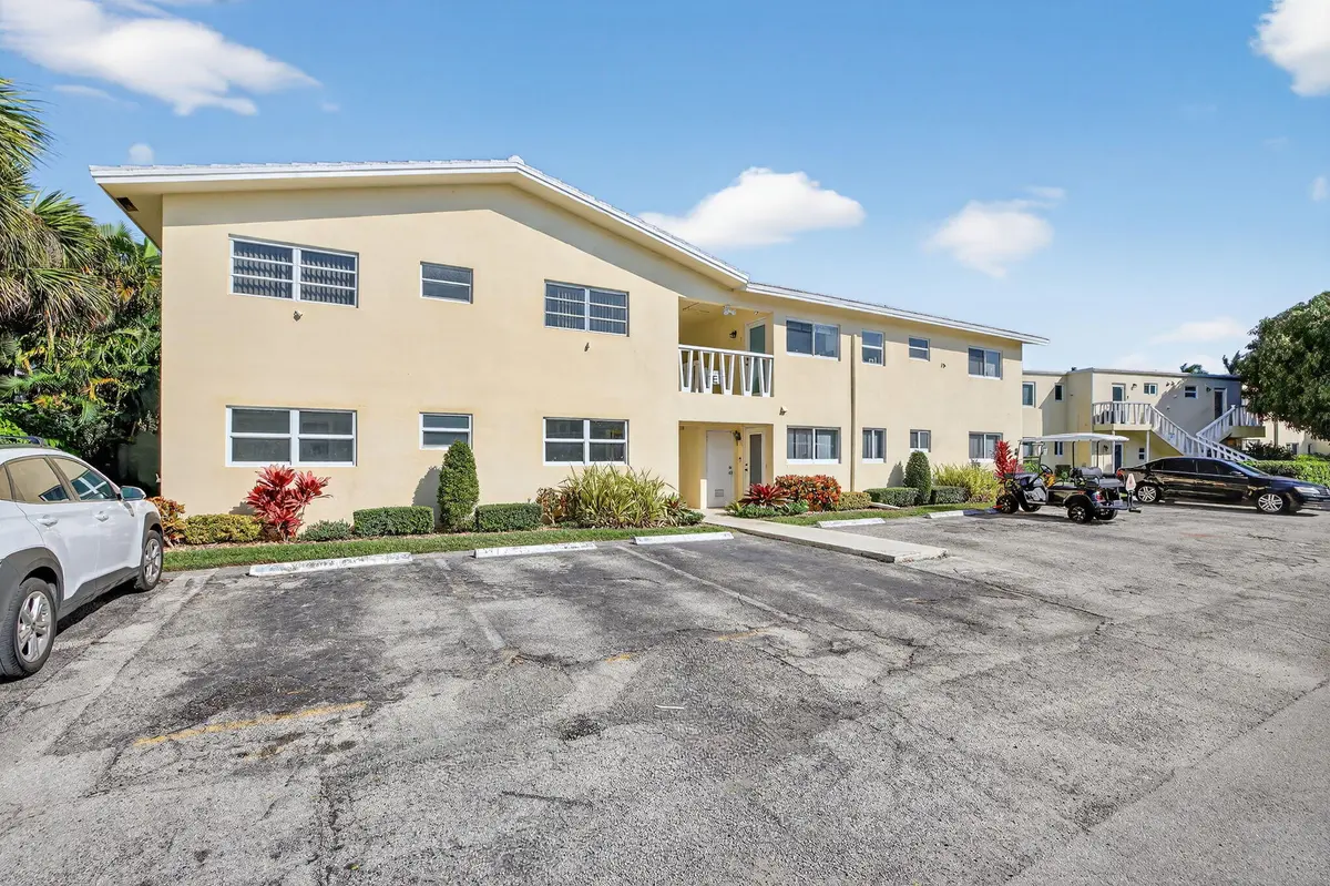 2-web-or-mls-699A5725 at 2755 NE 28th Avenue E2, Lighthouse Point
