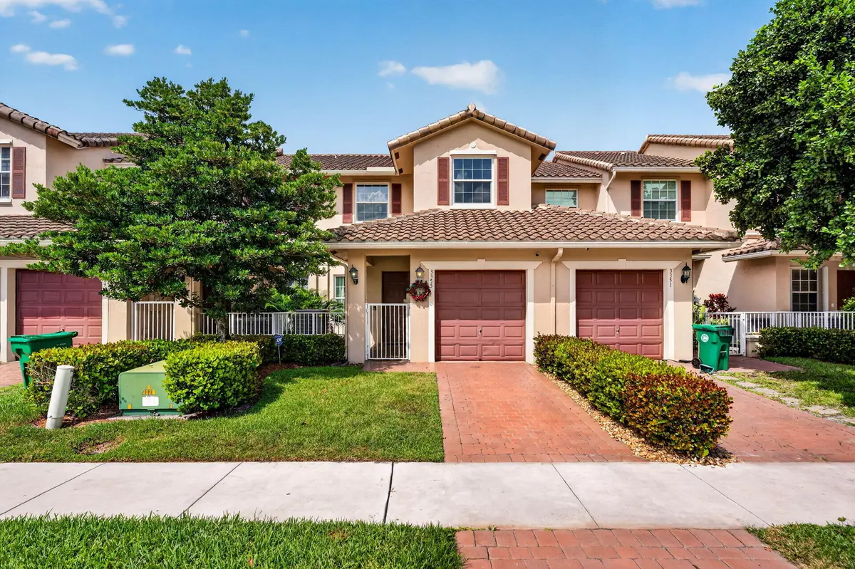 1-web-or-mls-DSC08002 at 3355 Lakeside Drive, Davie