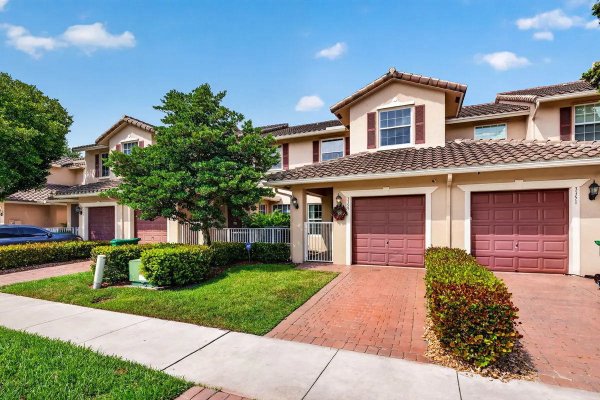 2-web-or-mls-DSC07999 at 3355 Lakeside Drive, Davie