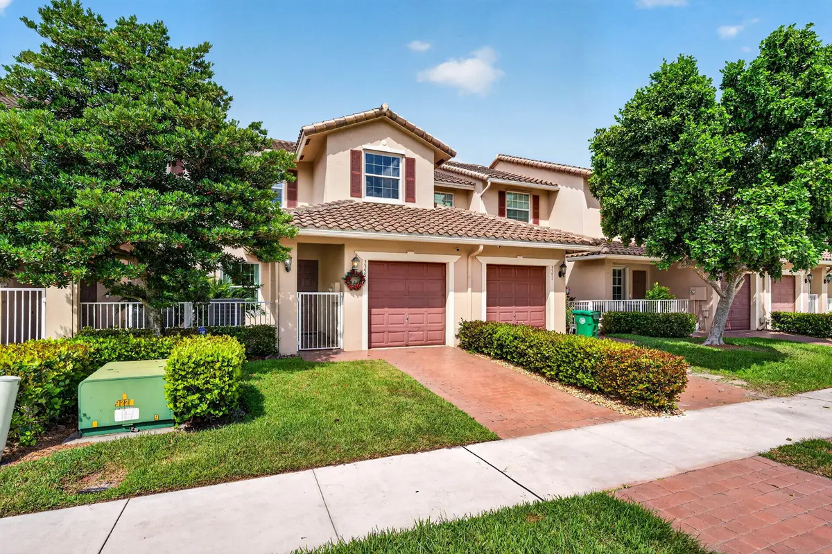 3-web-or-mls-DSC08006 at 3355 Lakeside Drive, Davie