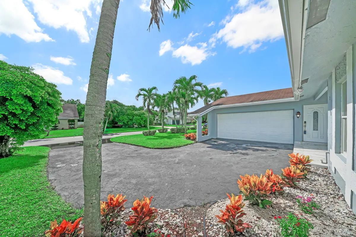 Exteriors (2) at 724 Avenue Chaumont, Delray Beach