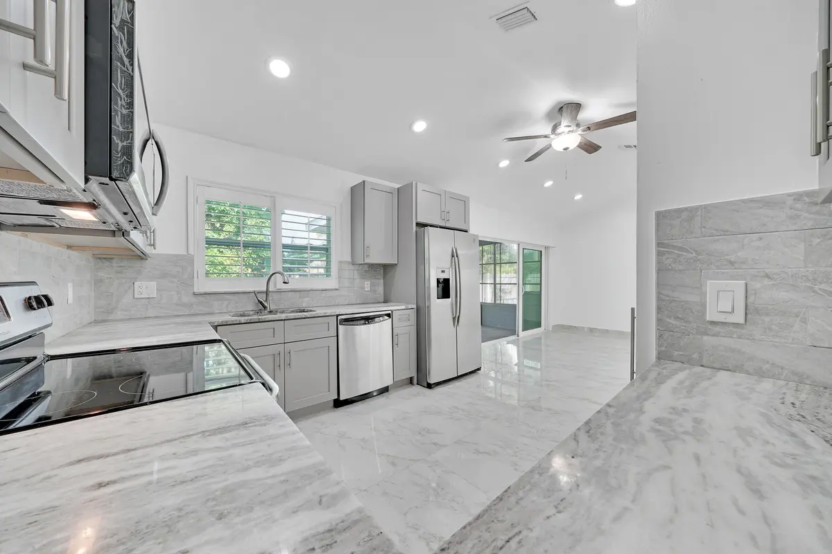 Kitchen (5) at 724 Avenue Chaumont, Delray Beach