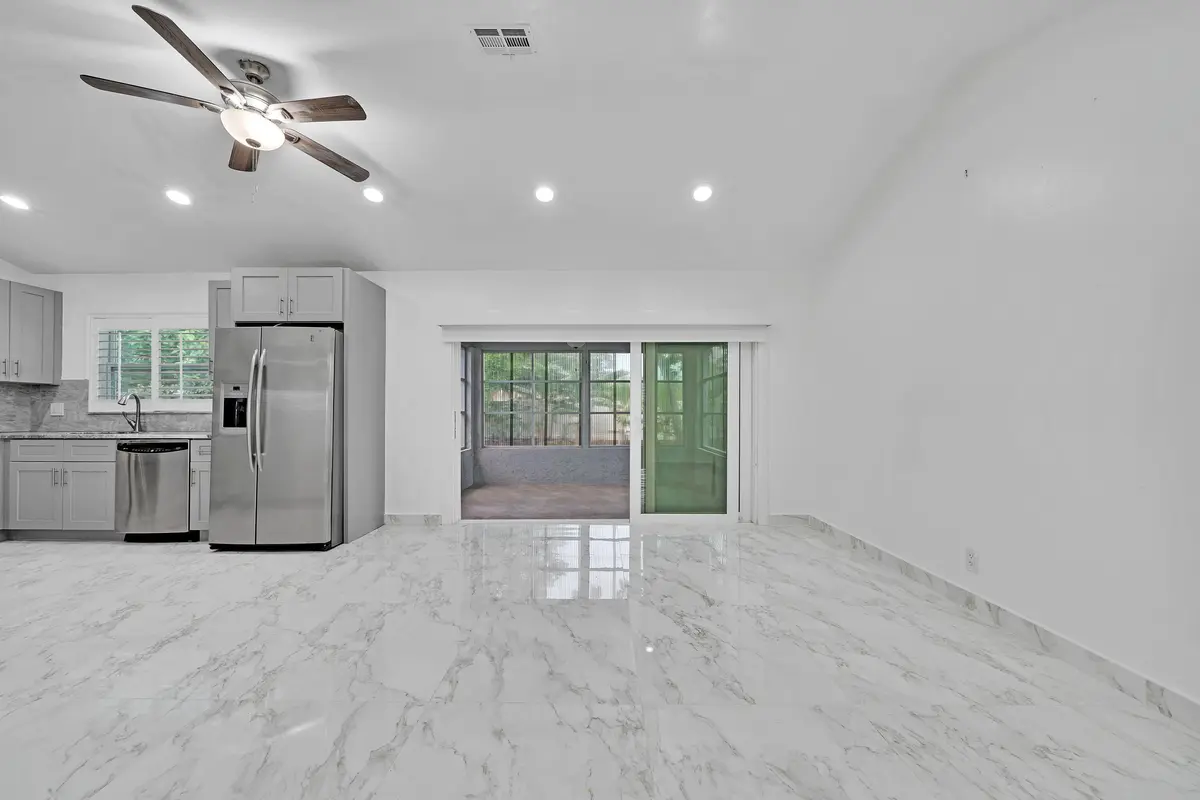 Family Area at 724 Avenue Chaumont, Delray Beach